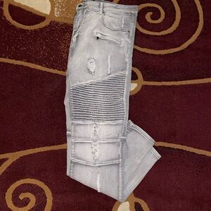Men Stylish Distressed Gray Jeans size 40 stretchy worn
Less then 2x
